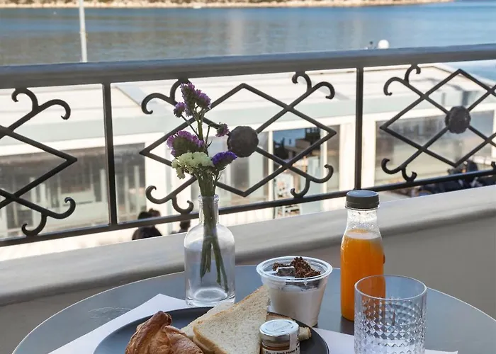 View Seaside Hotel *